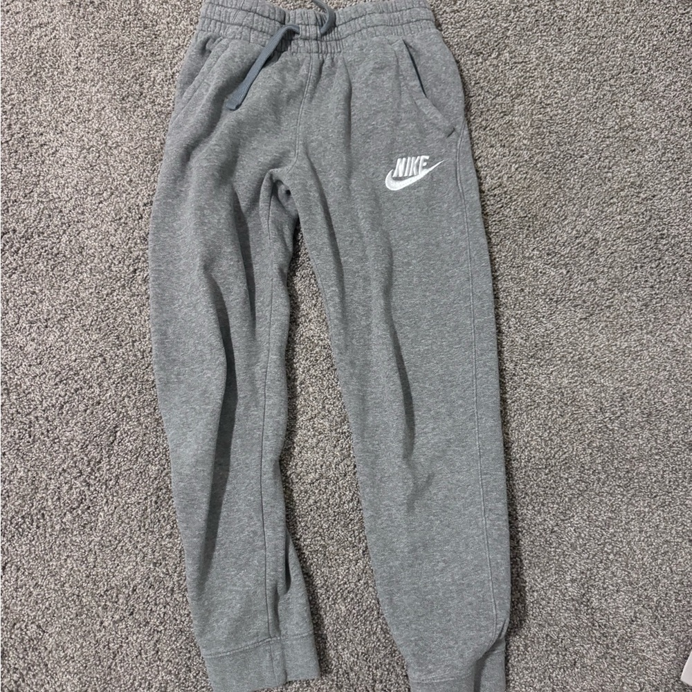 Boys nike sweats joggers med like new